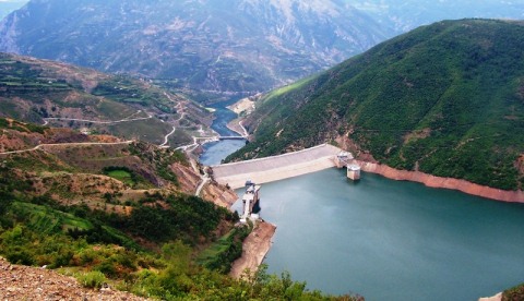 Niveli ne liqenin e Fierzes ne pike kritike: Vetem 1 turbine ne pune per prodhim